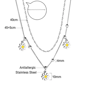 Détails du collier double rang en acier inoxydable argenté avec marguerites et fermoir