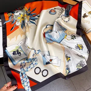 Carré de soie élégant avec imprimés floraux et moto vintage en orange vif et blanc épuré