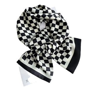 Élégant foulard en soie étroit à motif damier noir et blanc avec bordure pour femme