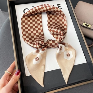Schmaler Seidenschal mit braunem Karomuster und Gänseblümchen für Haare oder Taschen