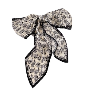 Foulard plissé en soie à motif paisley pour cheveux et cou avec ruban élégant
