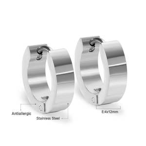 Dettaglio orecchini a cerchio 4x12mm in acciaio inossidabile antiallergico lucido