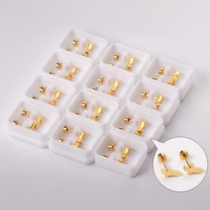 Lot de 12 paires de puces d'oreilles croix dorées minimalistes en boîtes de montre