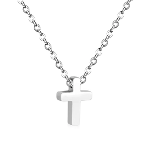 Poliertes Silberkreuz aus Edelstahl an einer minimalistischen Gliederkette