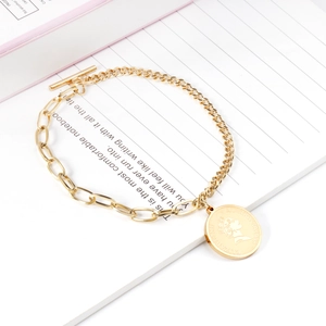 Bracciale a doppio strato in acciaio placcato oro 14K con ciondolo moneta e chiusura a T