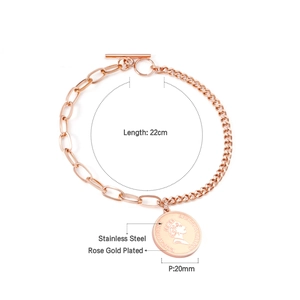 Dettaglio bracciale a doppio strato in acciaio oro rosa con ciondolo moneta 20mm