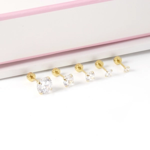 Lot de cinq boucles d'oreilles en acier inoxydable doré 18 carats avec oxydes de zirconium