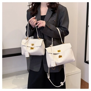 Detailed comparison of two sizes for the white leather handbag with golden twist lock