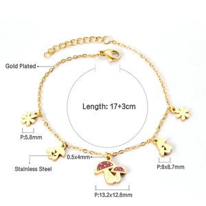 Détail du bracelet en acier doré avec breloques champignon et fleur et dimensions