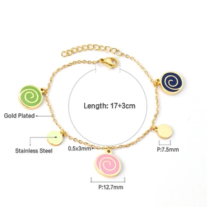 Détails du bracelet en acier inoxydable plaqué or 18 carats avec breloques et mesures