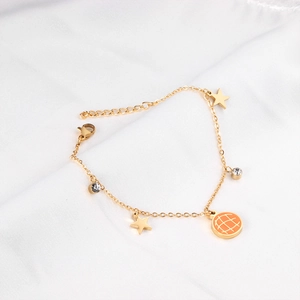 Bracelet doré en acier inoxydable avec breloques à carreaux orange et étoiles