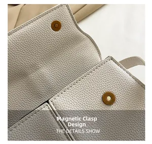 Dettaglio della chiusura magnetica e della trama in pelle martellata della borsa beige