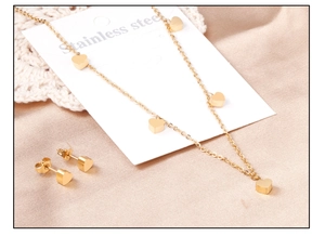 Parure de bijoux en acier inoxydable doré avec pendentifs cœur sur soie et dentelle