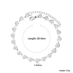 Détail de la chaîne à maillons cœur de 20+5cm avec breloques cœur de 7,4x6mm