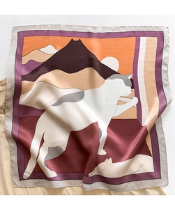 Detailansicht eines Seidenschals mit japanischem Katzen-Illustration und Satin-Textur