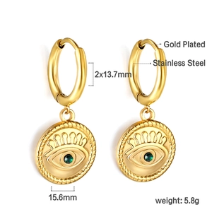 Détails de boucles d'oreilles en acier doré avec motif œil et pierre précieuse verte