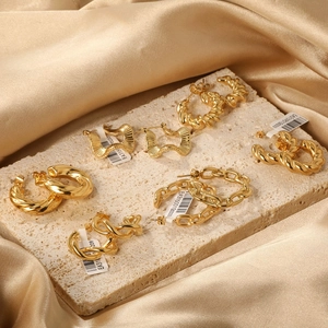 Luxus Goldcreolen-Set mit gedrehtem Seil- und geometrischem Texturdesign