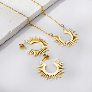 Parure de bijoux dorés géométriques avec collier pendentif demi-cercle et boucles