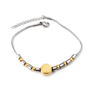 Bracelet perlé bicolore avec pendentif en relief doré et chaîne serpent en argent