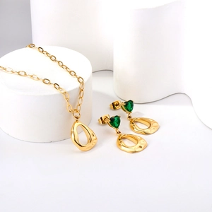 Irregular hollow oval gold jewelry set with green heart gemstone necklace and earrings