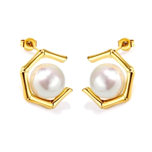 Boucles d'oreilles perles baroques avec texture bambou dorée et zircons blancs