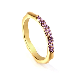 Bague torsadée dorée minimaliste sertie de deux rangées de zircons violets