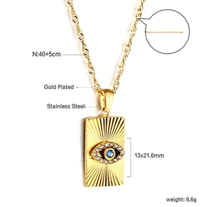 Détail du pendentif rectangulaire œil protecteur avec dimensions 13x21,6mm et chaîne de 45cm