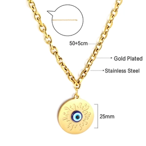 Détail d'un pendentif œil doré de 25mm et collier en acier de 50cm avec dimensions