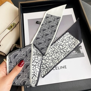 Petit foulard en soie étroit à motif géométrique noir et blanc pour sac à main
