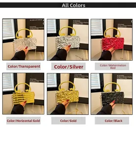 Dettaglio di pochette da sera in acrilico con manici a testa di drago dorati in vari colori
