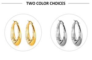 Détails de boucles d'oreilles créoles torsadées avec finition texturée or et argent