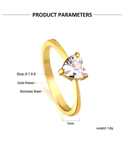 Detail view of 7mm heart-shaped crystal ring made of gold-plated stainless steel