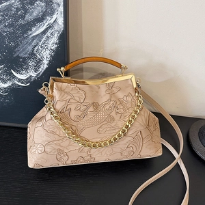 Vintage PU Leder Umhängetasche Mit 3D Geprägtem Lotus Karpfen Muster Metall Kussverschluss Holzgriff Für Damen Elegant