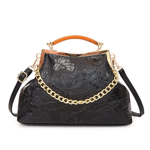 Vintage Handtasche Schwarz mit Blumenprägung Bernstein-Griff und Goldkette