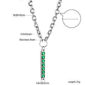 Specifiche del ciondolo in zircone verde su collana in acciaio inossidabile e dimensioni