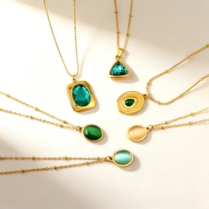 Collana Con Pendente Retrò Placcata Oro Acciaio Inossidabile Cristallo Verde Zircone Geometrico Stile Francese Gioielli