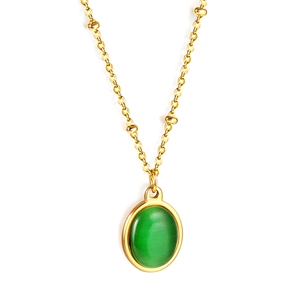 Collana in acciaio al titanio dorato con pendente ovale in pietra occhio di gatto verde