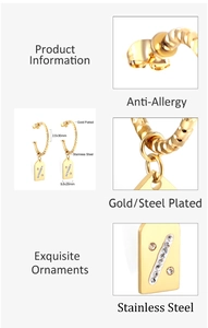 Détails de boucles d'oreilles en acier doré avec zircon et dimensions indiquées