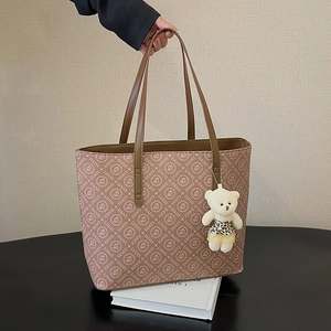 Large Capacity Tote Bag PU Leather Letter Print Shoulder Handbag With Cute Bear Charm Retro Fashion For Women