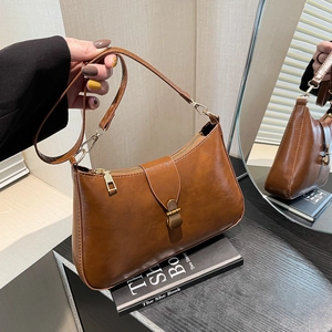 Vintage PU Leather Small Square Underarm Bag For Women Retro Metal Lock Shoulder Crossbody Bag Fashion Daily Baguette Bag
