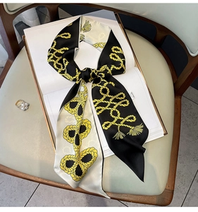 Élégant foulard twilly en satin noir et blanc avec motif corde jaune sur livre