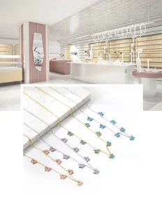Vue détaillée des colliers papillons en or et argent avec des pendentifs en émail coloré
