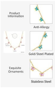 Détail des pendentifs papillon de 7,5x5,5mm sur des chaînes en acier doré poli