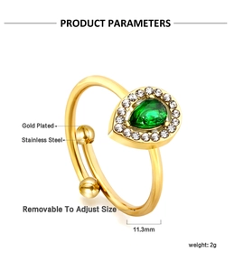 Dettaglio anello in acciaio inossidabile placcato oro 18K con pietra verde e misure