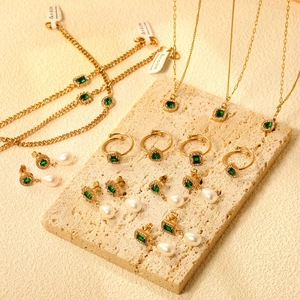 Collana Orecchini E Anello Aperto In Acciaio Inossidabile Placcato Oro Con Gemma Verde Smeraldo E Perla Artificial Gioielli Vintage Francesi