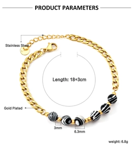 Detail of gold plated stainless steel chain bracelet with striped beads and size dimensions