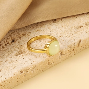 Anello vintage in acciaio inossidabile con pietra quadrata verde chiaro su seta e pietra