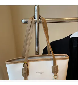 Detail of adjustable metal buckle and contrast color straps on the retro tote bag