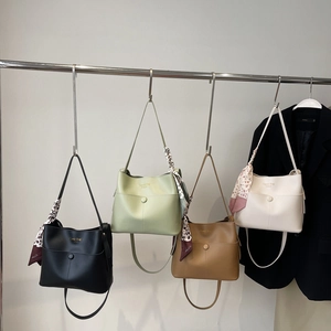 Minimalistische Vintage Leder Beuteltasche mit großem Fassungsvermögen in vier eleganten Farben