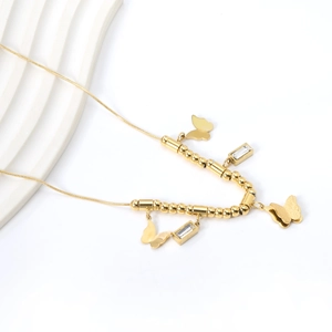 Elegante goldene Schmetterlingskette mit Kristallanhängern und Lagenketten-Design
